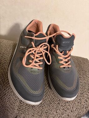 Women's 7 psz 38 ECCO BIOM Fjuel
Shoes Sneakers Lace-Up Gray Green
Mesh Suede